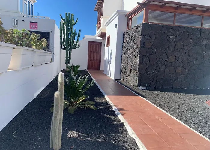 Eric With A Private Stunning Heated Pool Villa Puerto del Carmen (Lanzarote)